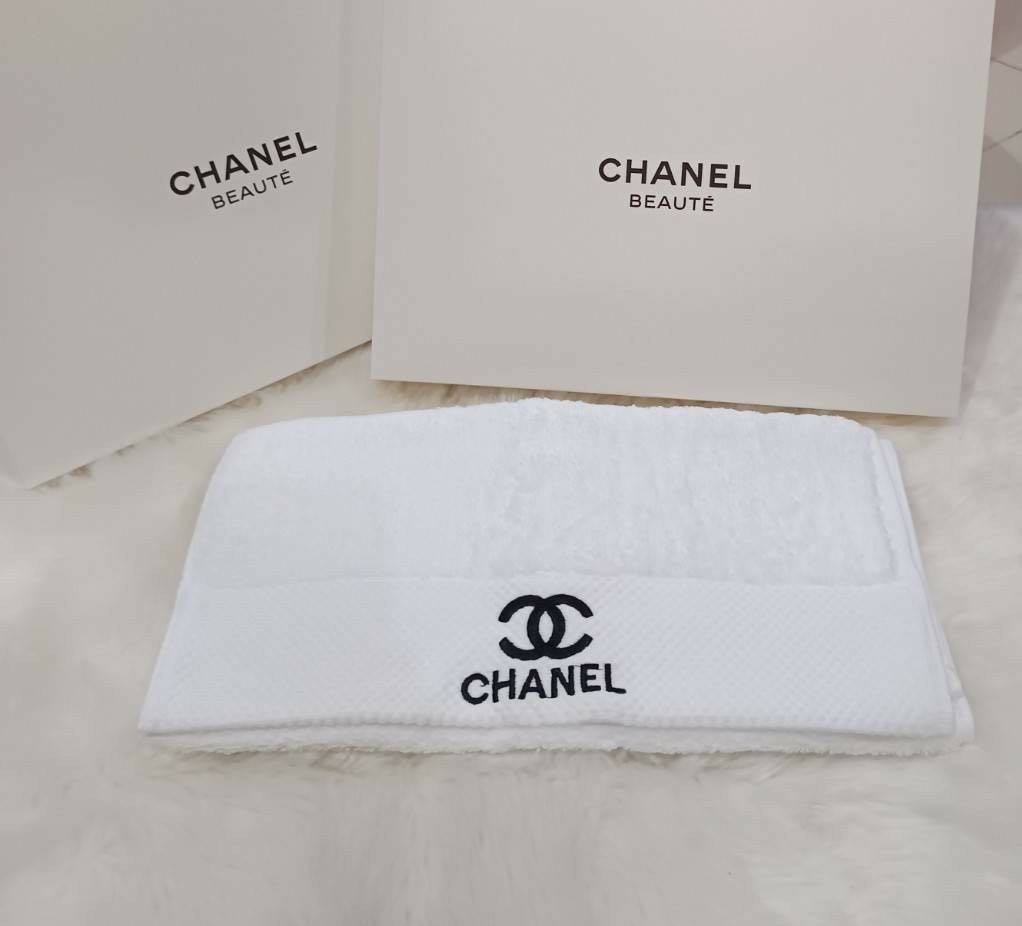C h a n e l  B e a u t y ผ้าเช็ดหน้า