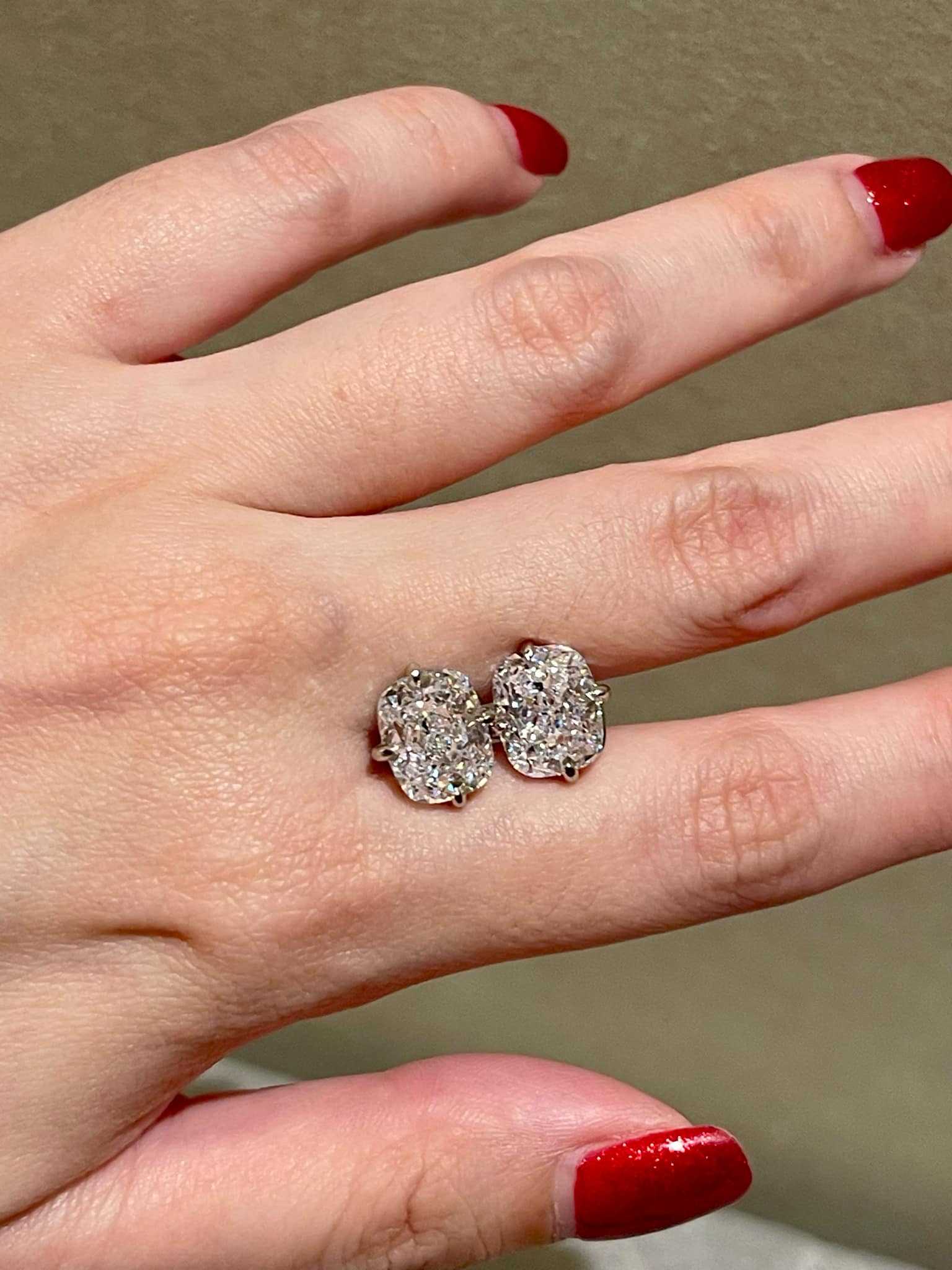 พร้อมส่ง  3carat cushion cut diamond stud earrings