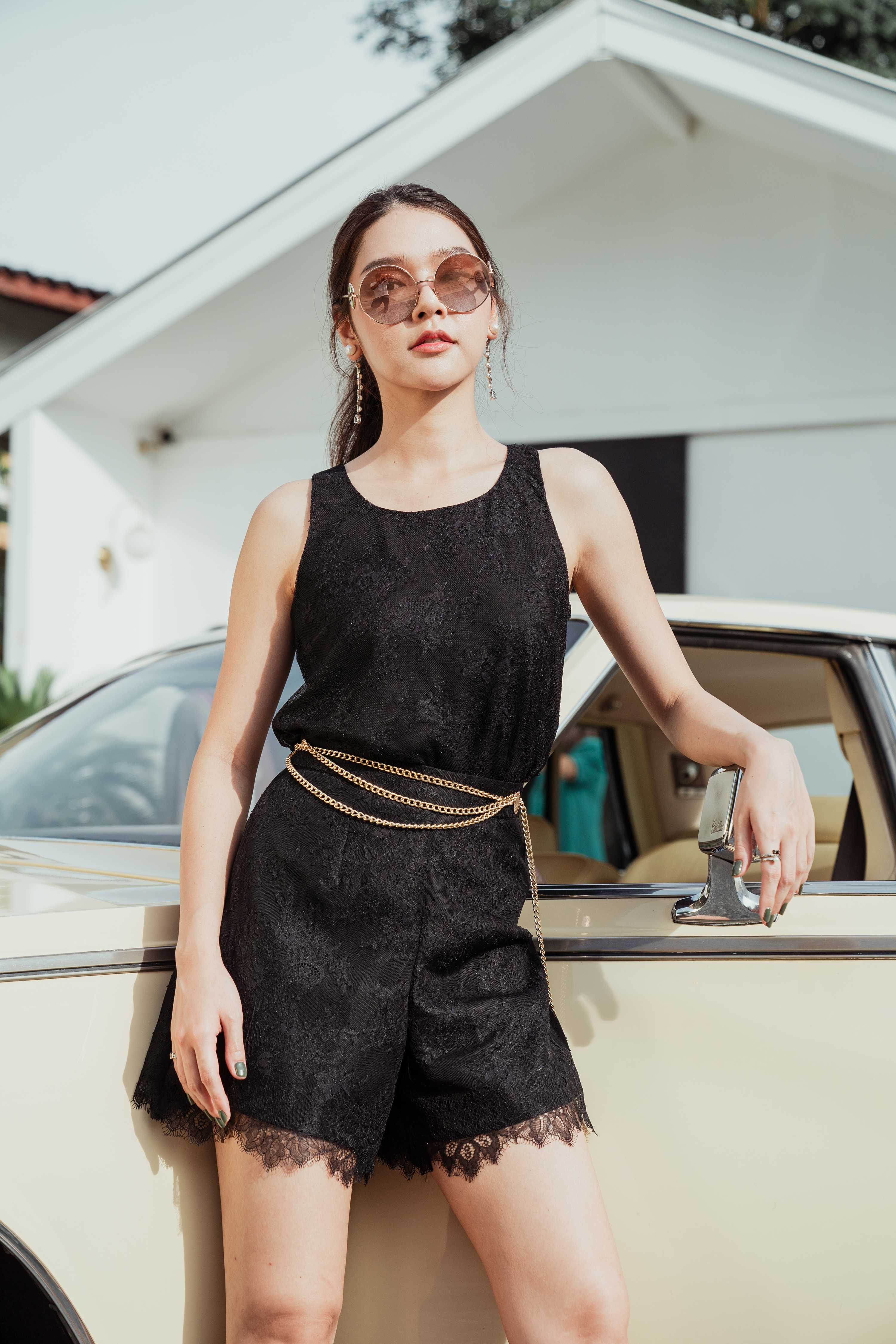 Laure Lace Top (มี 2 สี White / Black)