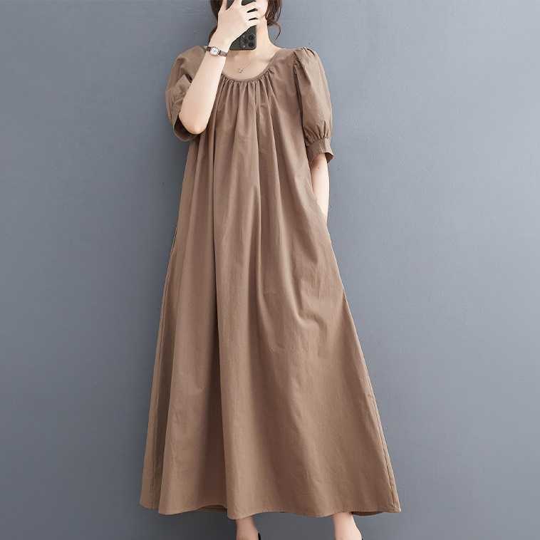 เดรสยาวทรง oversize แบบเรียบๆสีพื้นทรงสวยเก๋มากๆ แขนสั้นตุ๊กตาพองๆ ผ้าไม่บางนะคะ - สีน้ำตาล