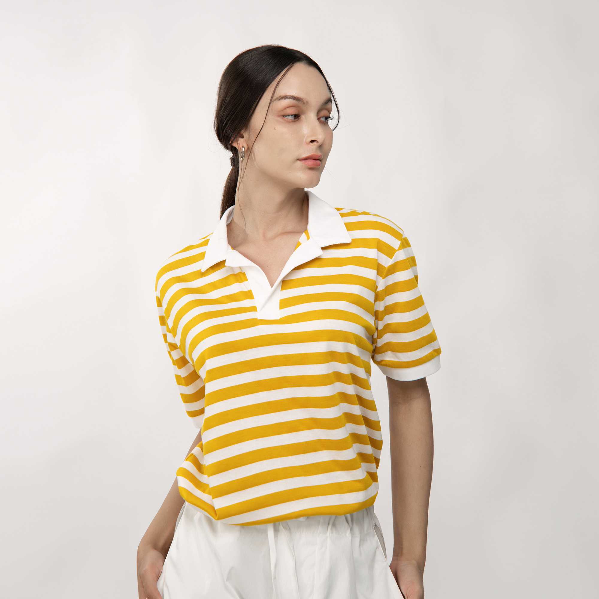 QueenCows เสื้อโปโลแขนสั้น John Striped Polo (Cream)