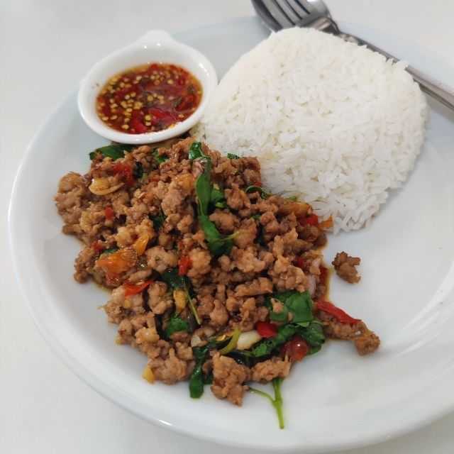 ข้าวกะเพราหมูสับพริกแห้ง