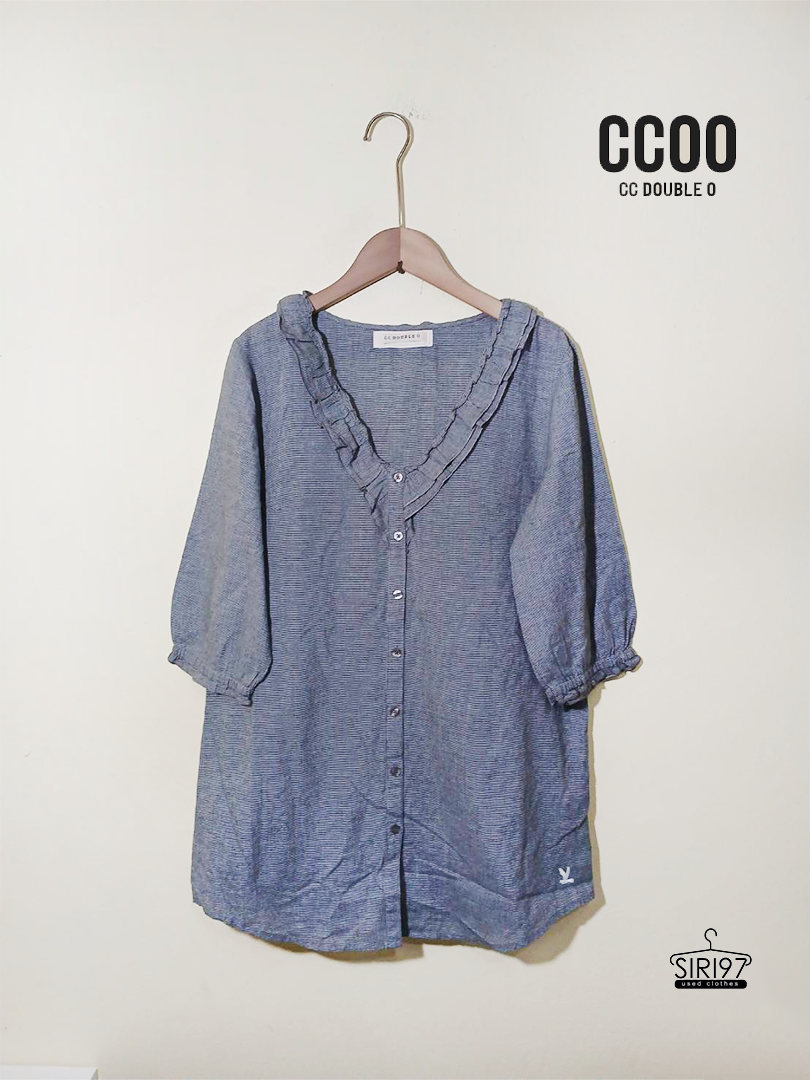 เสื้อเชิ้ตคอวีแขนยาว กระดุม CCOO ลายตารางเล็ก สีดำขาว สภาพ90%