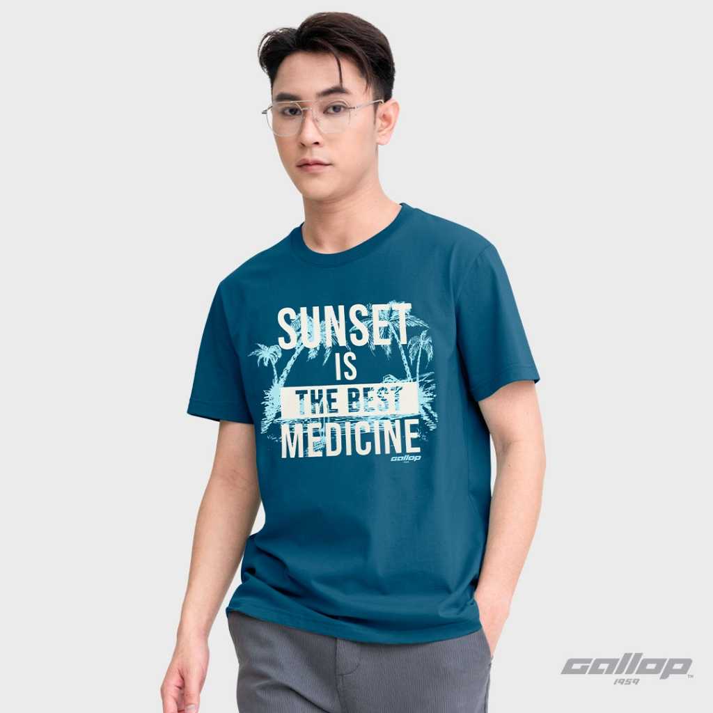 GALLOP : Graphic Tee เสื้อยืดพิมพ์ลาย ผ้าคอตตอนผู้ชาย รุ่น GT9194 สี Navy Blue / ราคาปกติ 990.-