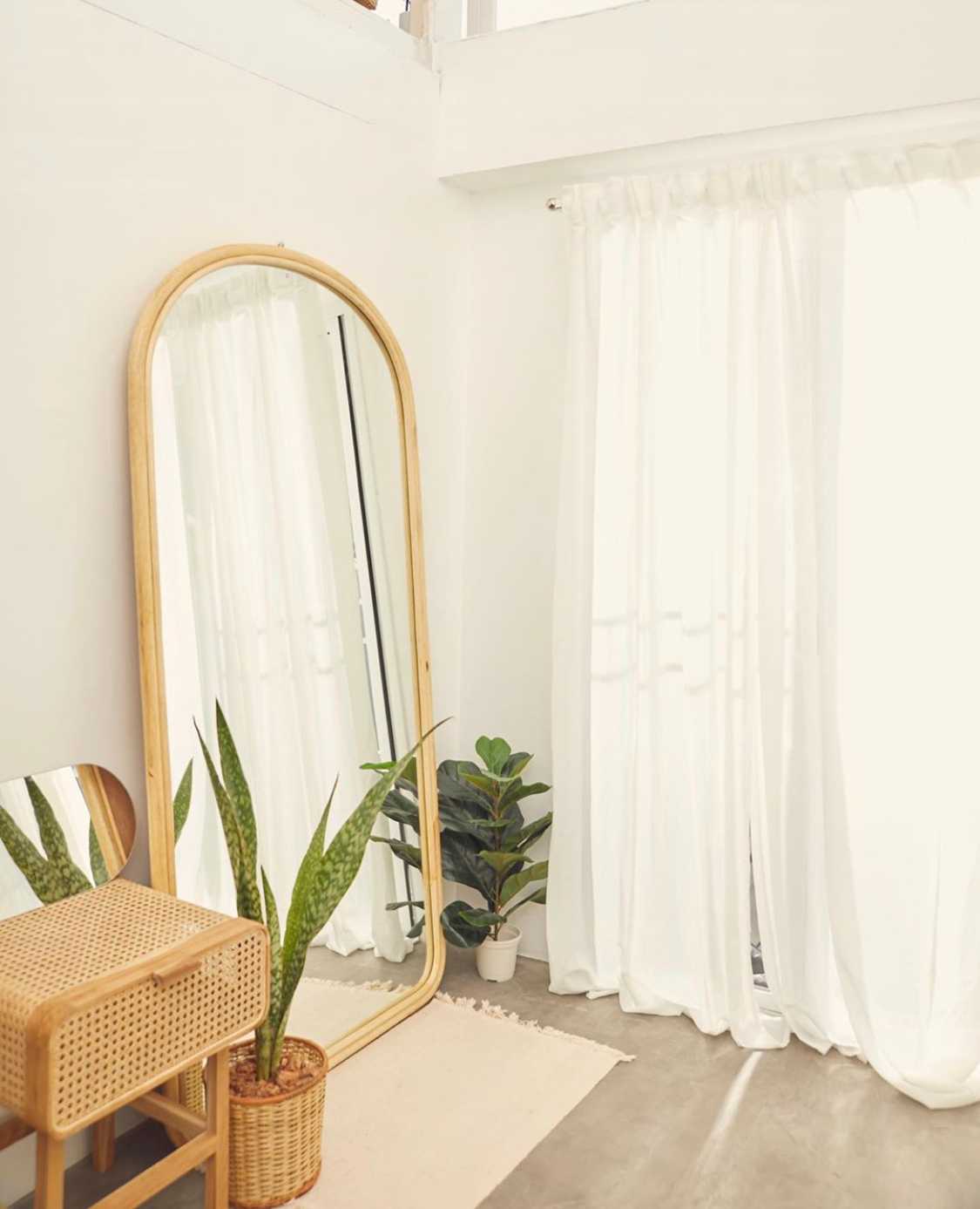 Urban Plain Rattan Mirror size XL