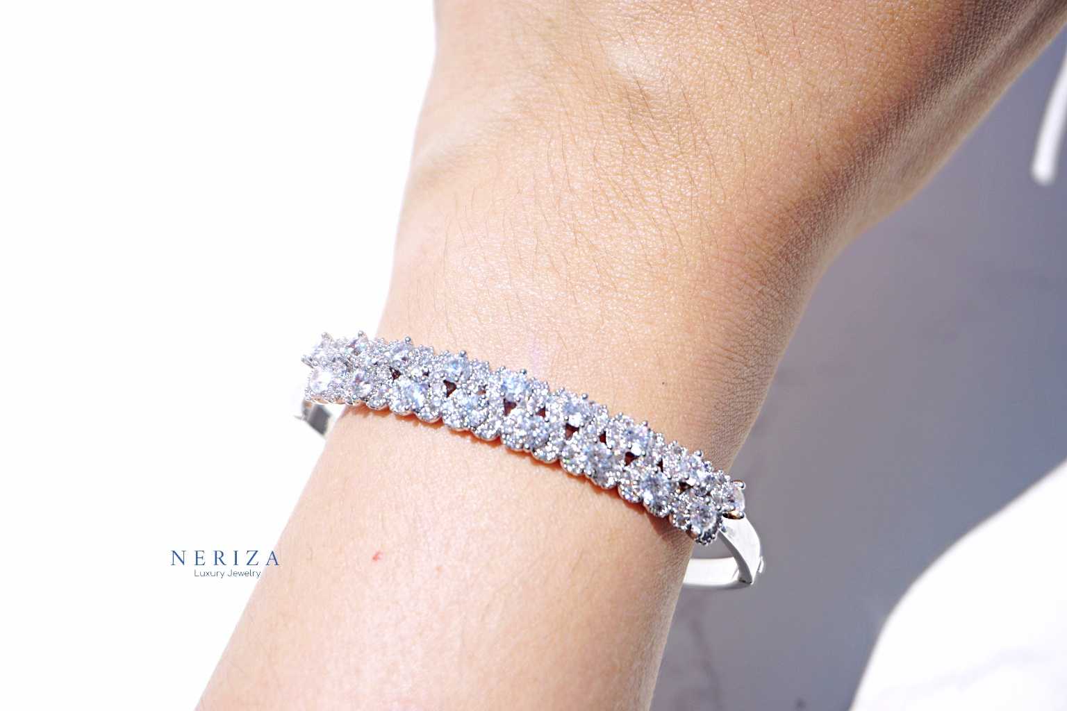 ข้อมือเพชรสังเคราะห์เกรดพรีเมี่ยม รหัส NB051