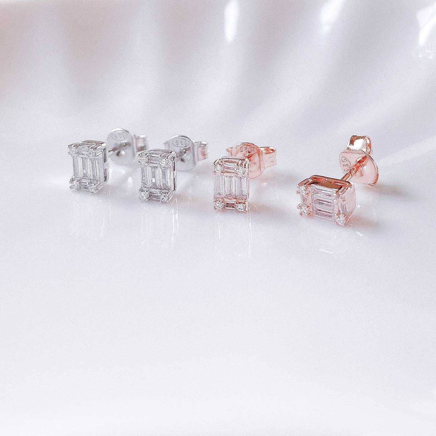 E221 ต่างหูเพชรเหลี่ยมบาเก็ต ขนาด 0.4 x 0.6 cm
