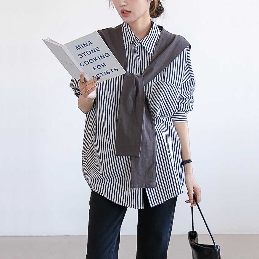 แบบเซ็ต 2 ชิ้น - เชิ้ตทรง oversize ลายริ้วเทาขาวแบบเรียบเก๋น่ารักมากๆหยิบใส่ได้ตลอด มาพร้อมผ้าพันคอ