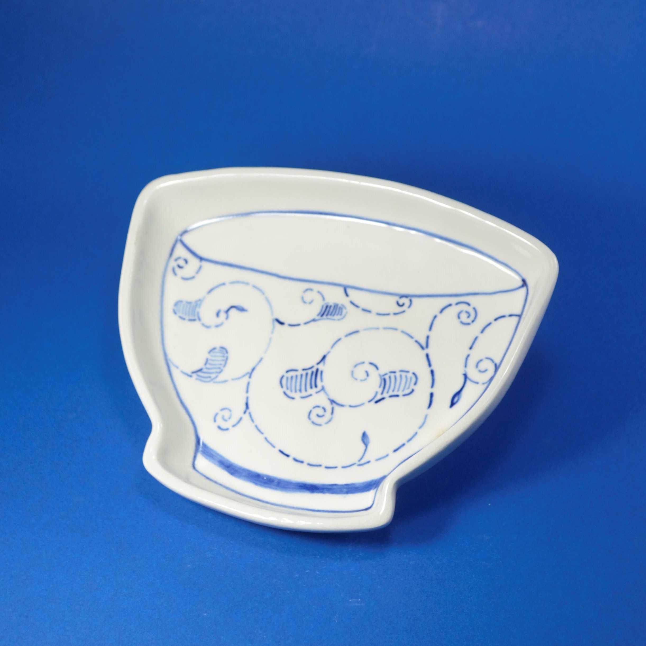 จานลายก้านขด