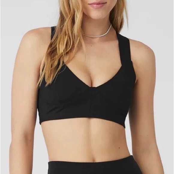 ALO SPORT BRA ( สินค้า Pre order โปรดอ่านรายละเอียดเพิ่มเติมด้านล่าง )