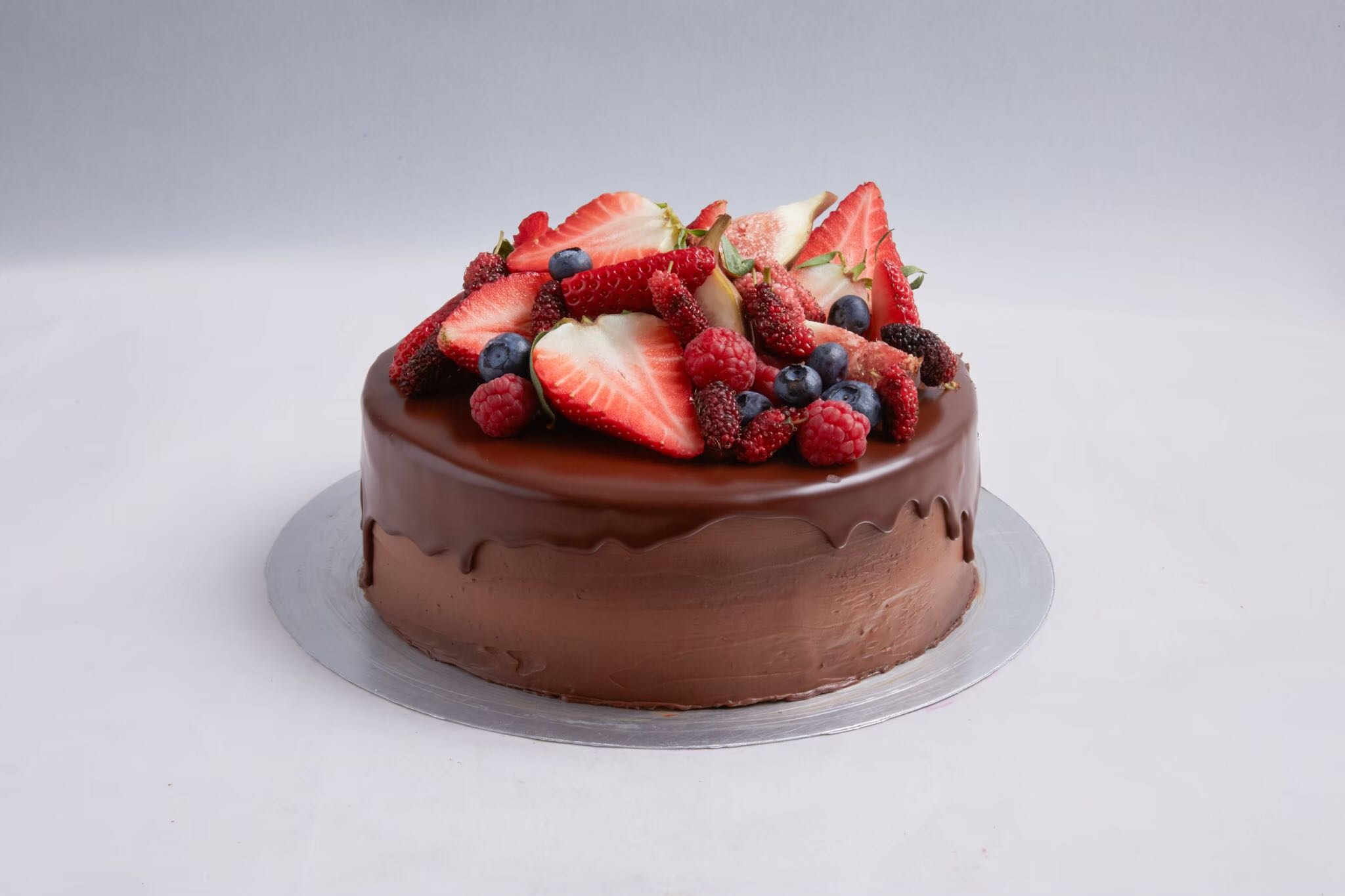 Double fudge chocolate cake with full berries (Size S)