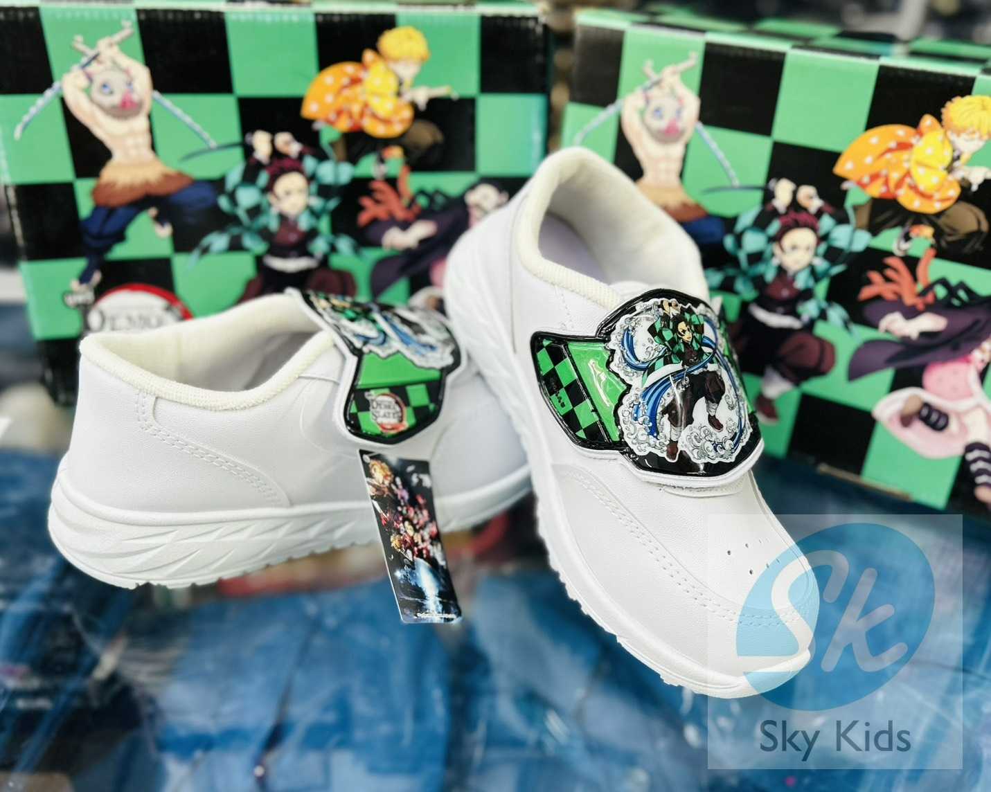 รองเท้าผ้าใบนักเรียนชาย DEMON SLAYER