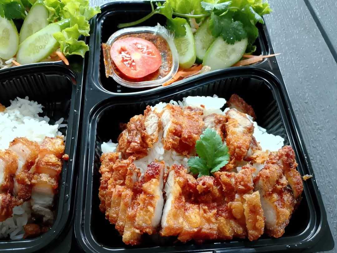 หมูทอดจิ้มแจ่ว