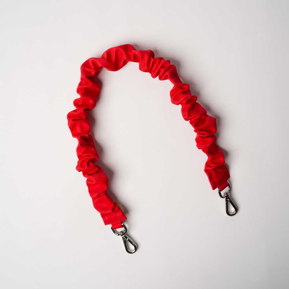MY VERY OWN WAY | CURLY STRAP | APPLE RED