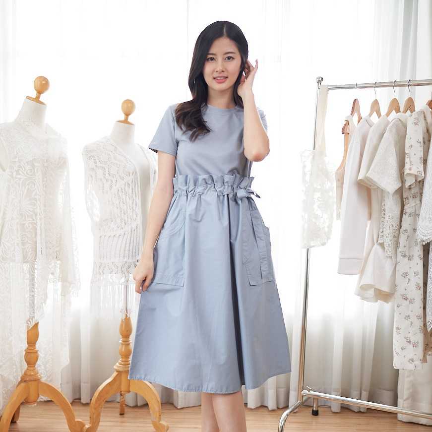 เดรสสีพื้นแบบเรียบเก๋ น่ารักมาก - สีฟ้า