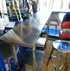 โต๊ะบาร์ สแตนเลสแฮร์ไลน์ 40x180xH105cm(สต๊อก)