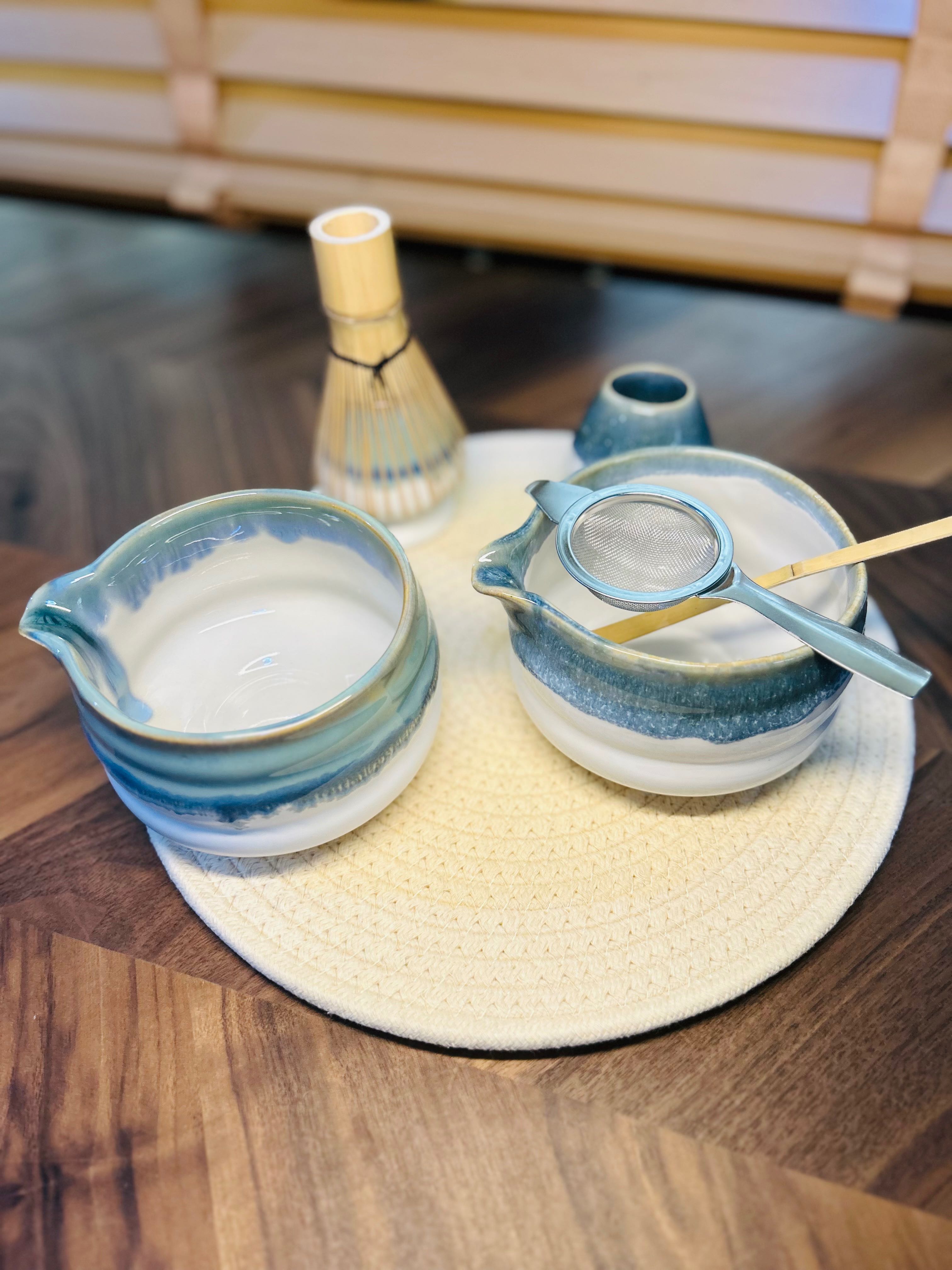 🍵𝑪𝒉𝒂𝒘𝒂𝒏 : Flowing Water Set 🌊 🤍 White & Blue🩵 เซตชามชงมัทฉะ & แท่นวางแปรง