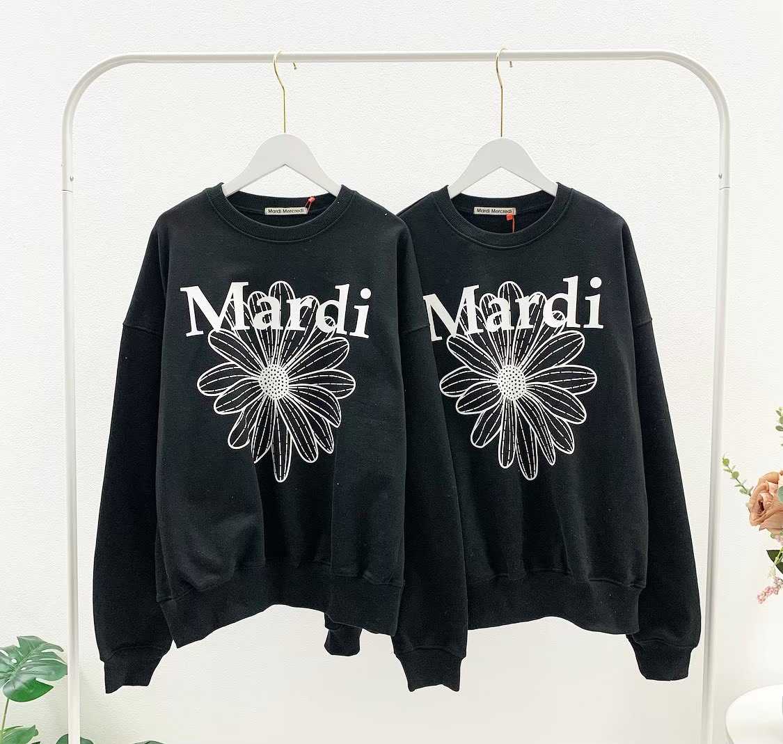 พร้อมส่ง  Mardi Flower Needlework  Sweatshirt (Black/White)