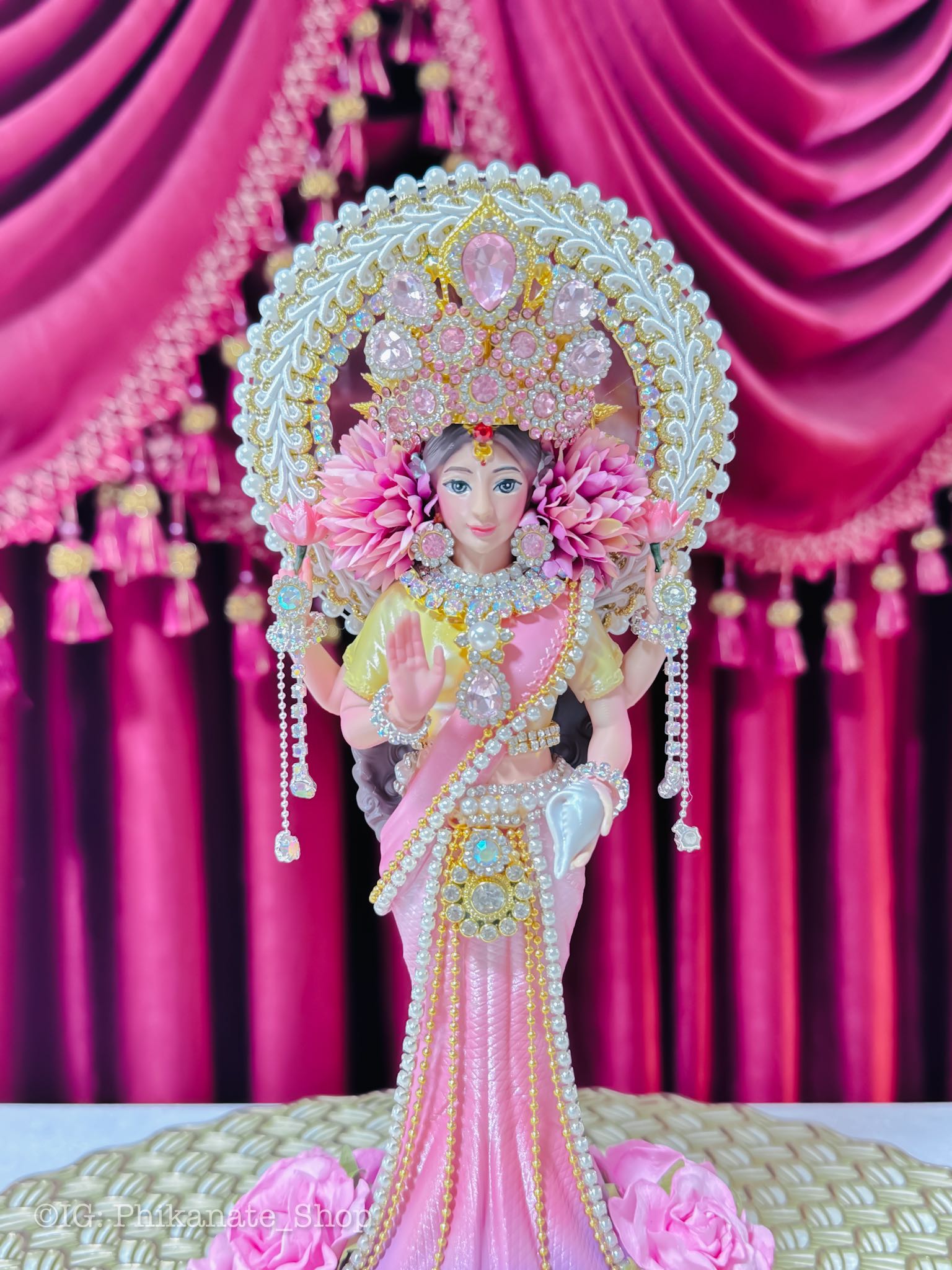 พระแม่ลักษมี ยืนร่ำรวย ประทานพร
