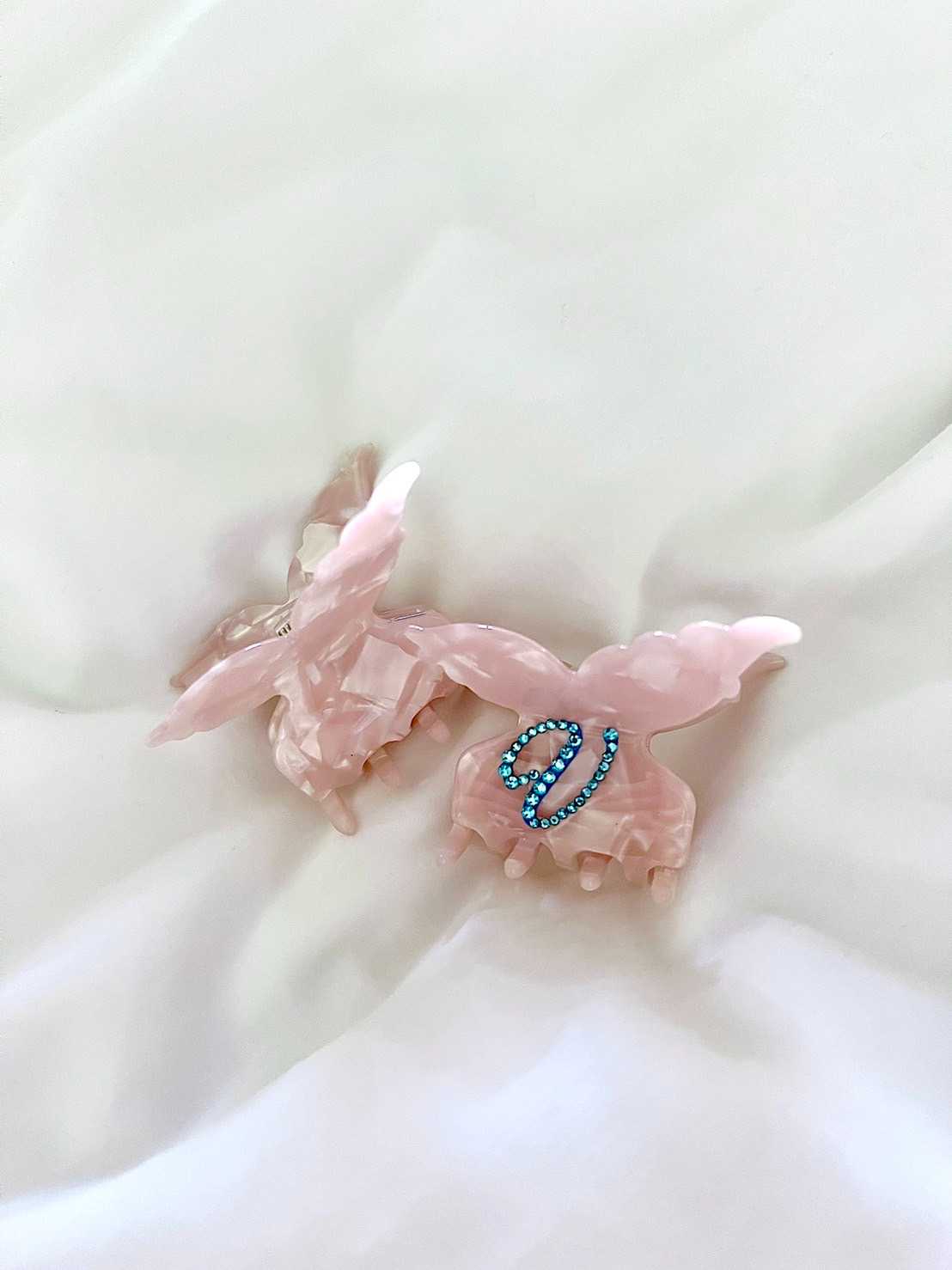 กิ๊ฟผีเสื้อรุ่น Tullia สี Babypink ขนาด 4 cm (ติดได้ 1 ตัวอักษร 1 ด้าน)