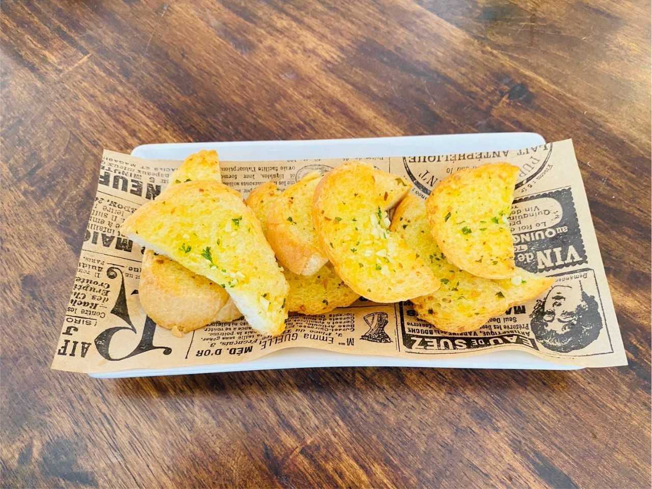 ขนมปังกระเทียม / Garlic bread