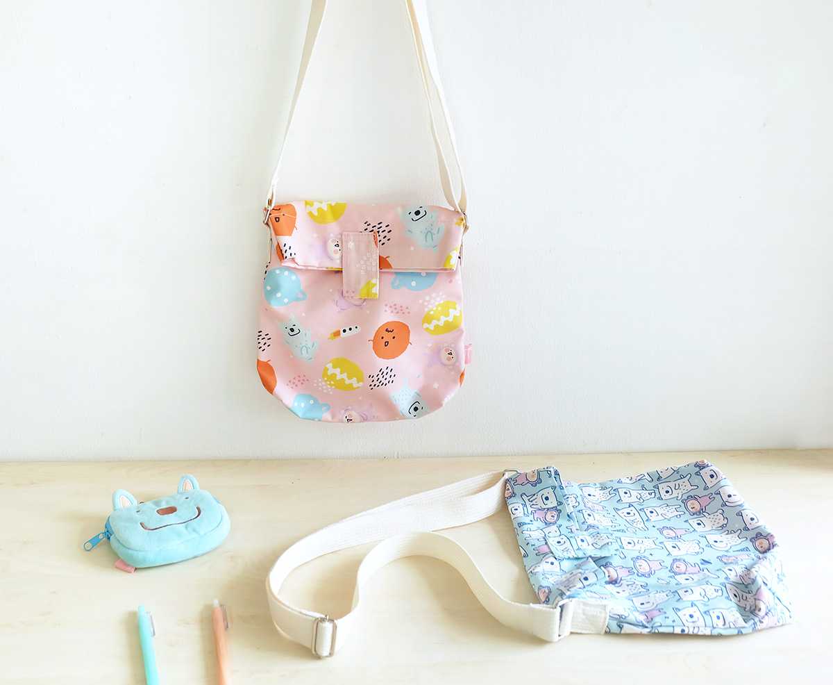 กระเป๋าผ้าแคนวาส แบบ สะพายข้าง (Shoulder Bag (Reg): ลาย มาจอรี่ : ทั้งหมด 2 ลาย