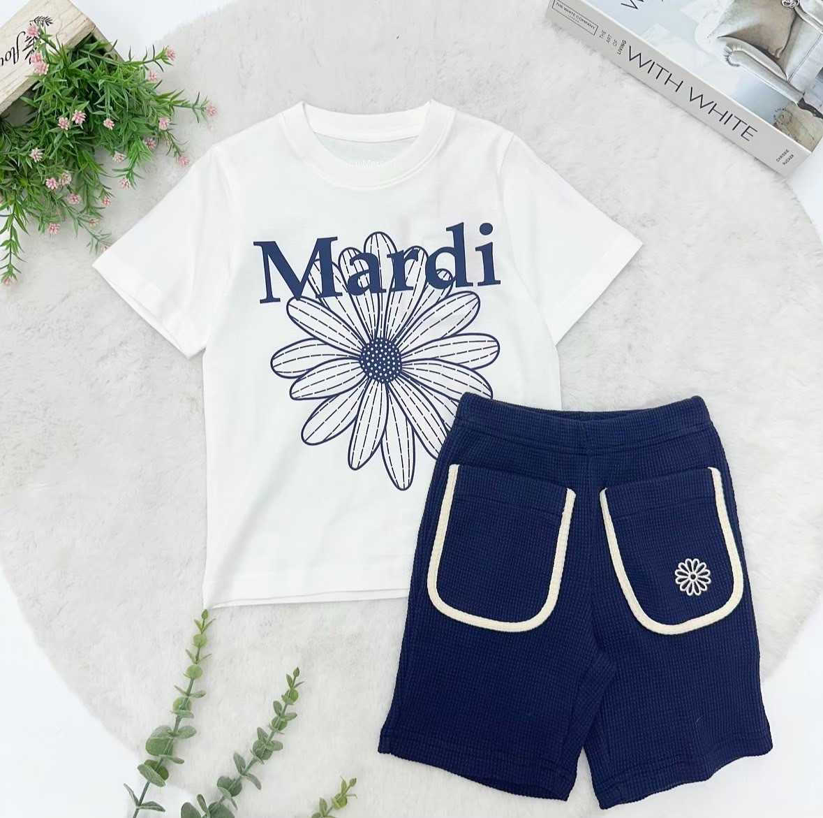 พร้อมส่ง  Mardi Flower T-Shirt & Short Set  (White/Navy)
