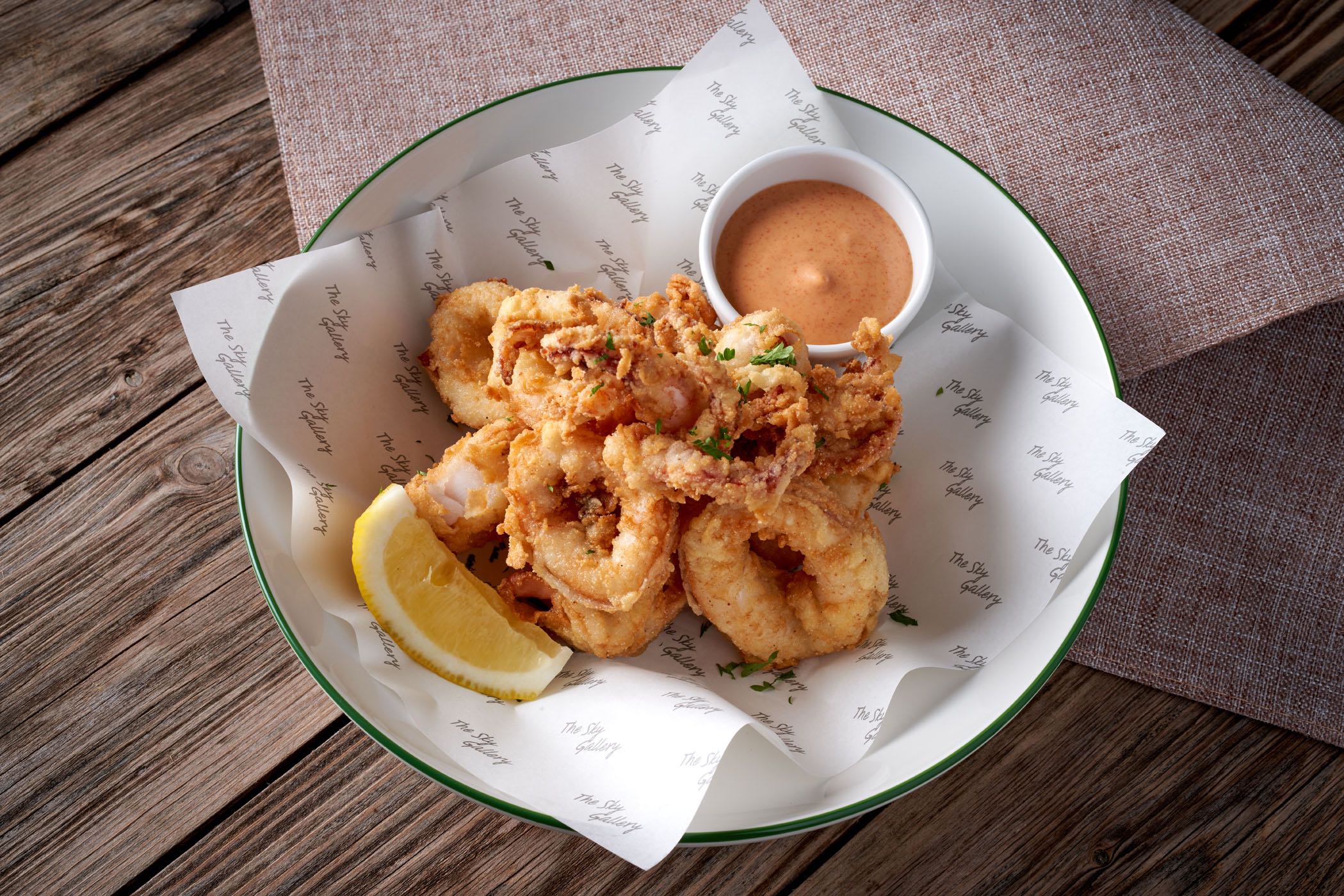 หมึกทอดคารามารี่ Fried Calamari with Aioli