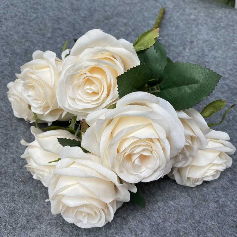 กุหลาบ9ดอก สีขาวออฟ