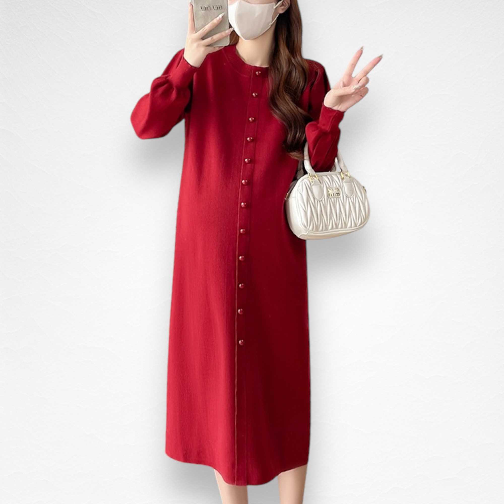 เดรสยาวไหมพรมโทนสีแดงสวยๆแบบเรียบหรูดูดีมากๆ ผ้านิ่มนุ่มมากๆ ยืดให้ตัวได้ดีไม่ย้วยทรงสวย