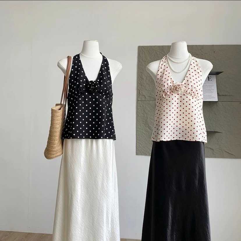 Jolie top - Polka Dot Top เสื้อคล้องคอแบบผูกลายจุดสุดน่ารัก