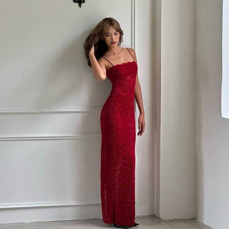 [ พร้อมส่ง ] - เดรสยาว สายเดี่ยว ลูกไม้ซีทรู สีแดง เข้ารูป สำหรับผู้หญิง