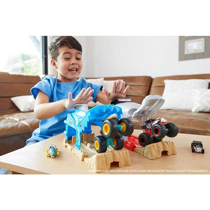 Hot Wheels Monster Trucks Pit and Launch Play Set (GKY01)