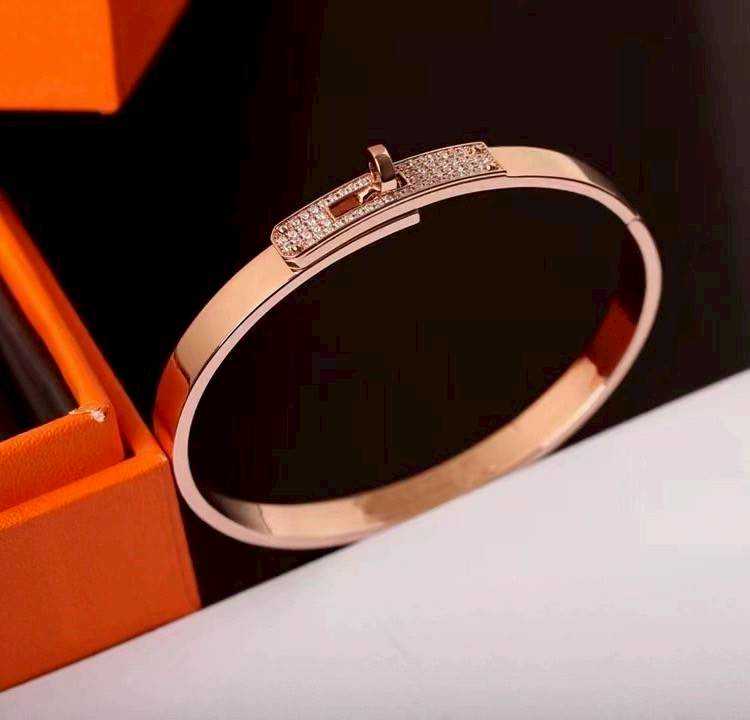 ( SALE ) HERMES’ KELLY BRACELET ROSE GOLD AND DIAMONDS 