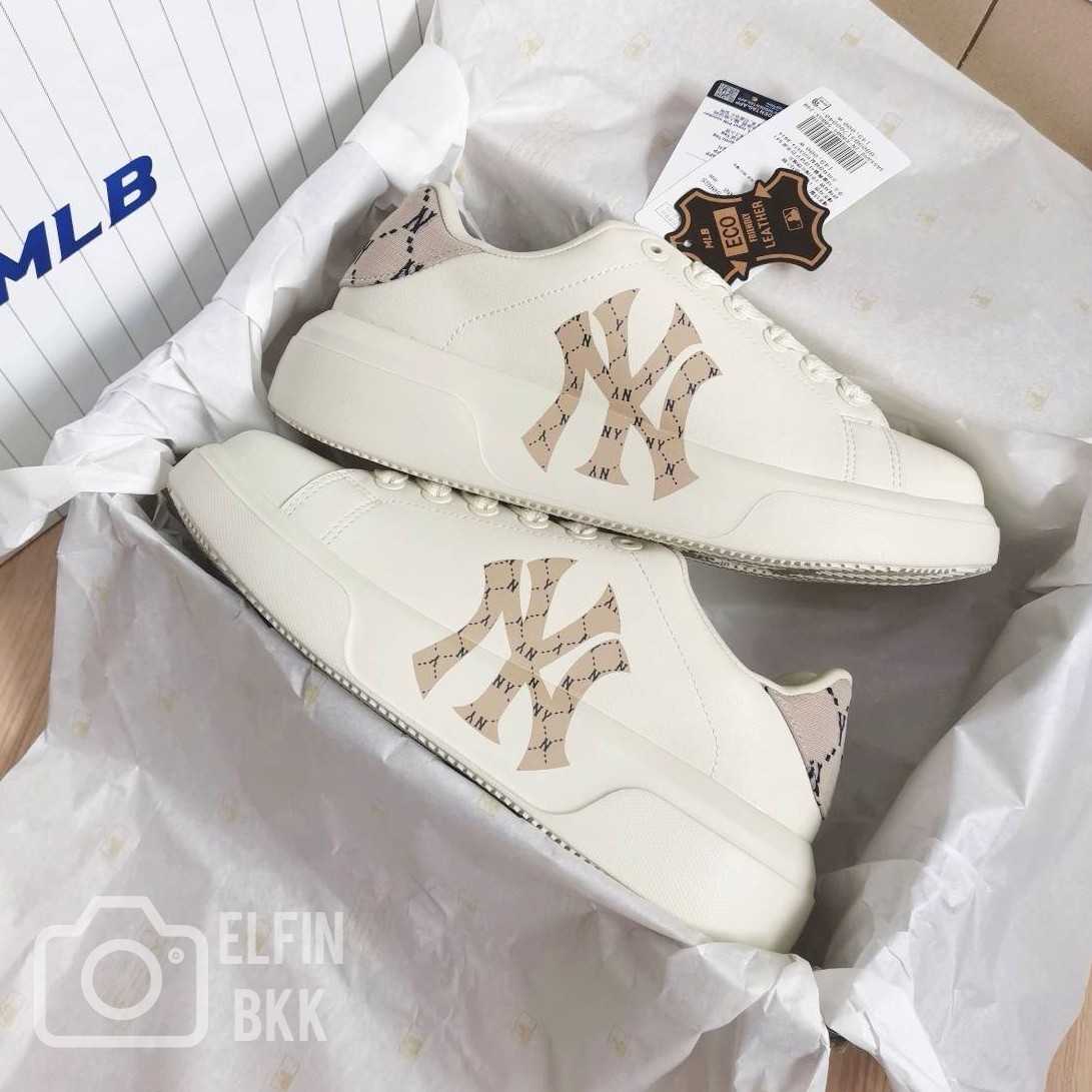 🚨Clearance Sale🚨 MLB Chunky Classic Heel Monogram NY  รองเท้าหนัง สีครีม โลโก้ NYเบจ