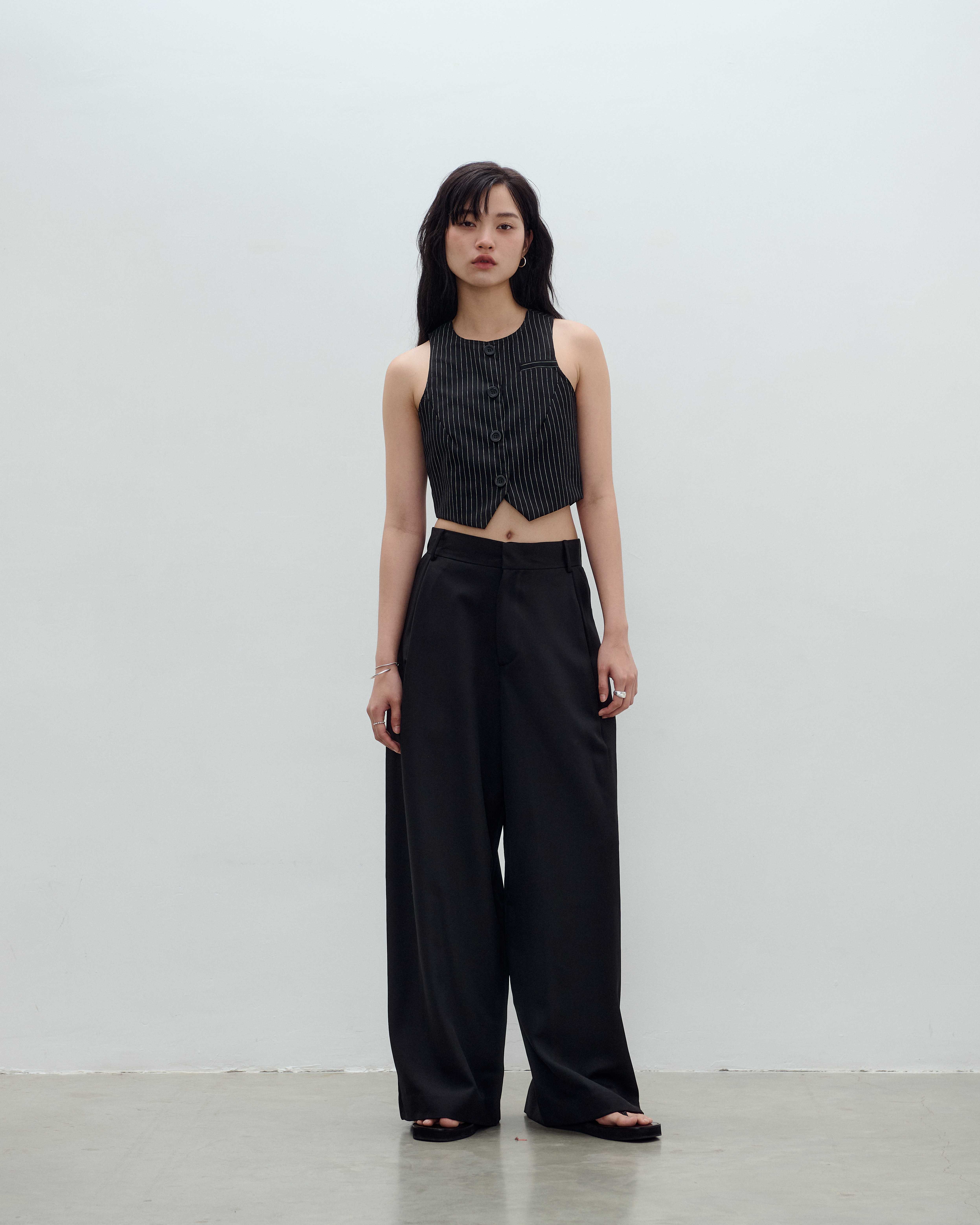 H.049 - One Tuck Wide Trousers - Black