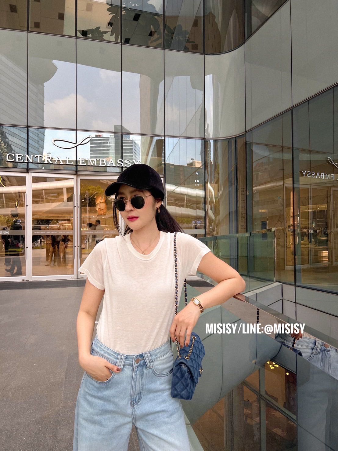 เสื้อยืดขาวบาง