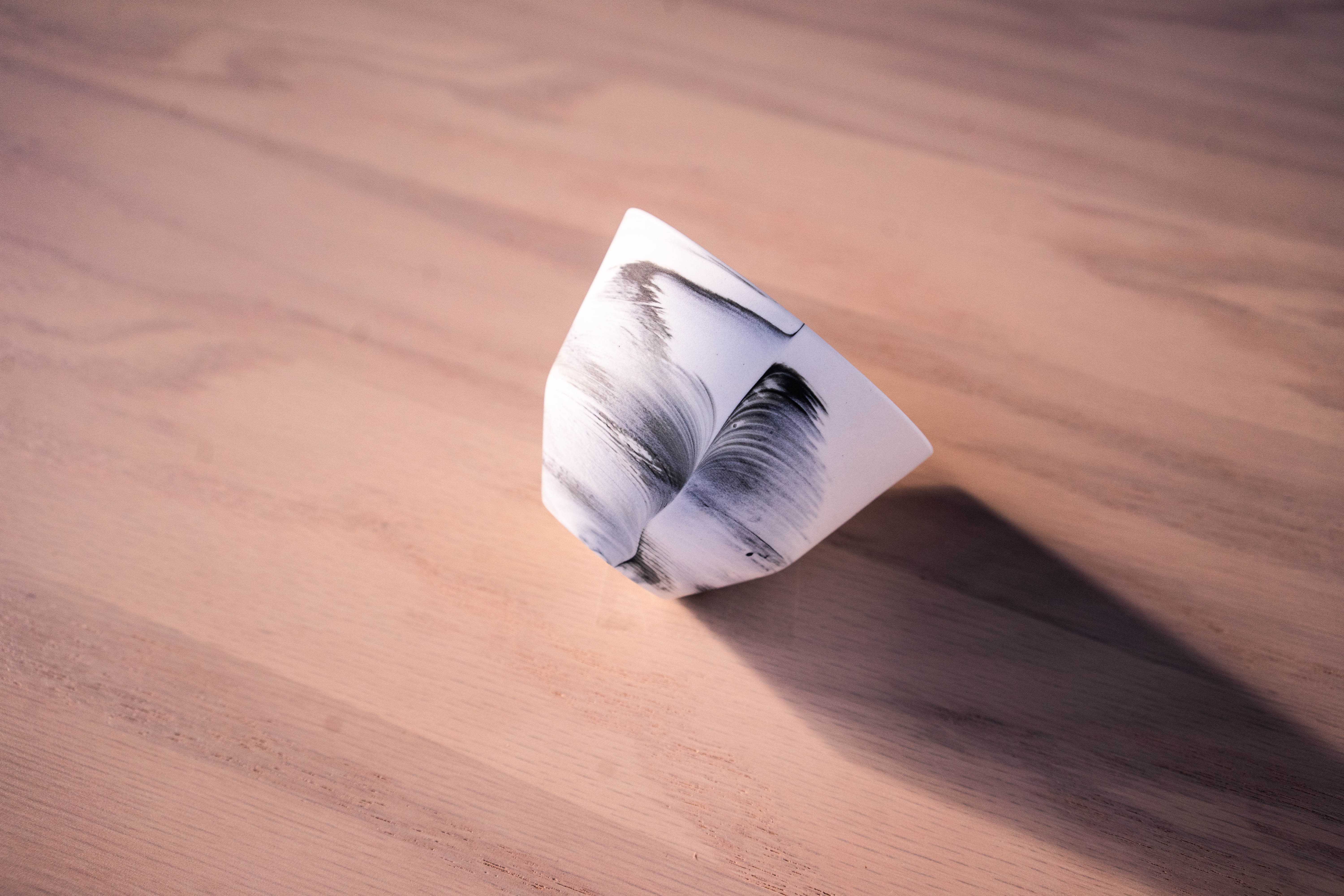 Size A2 - Mix wave Black/White, แก้ว MK Studio, Copenhagen, Denmark ทำจาก porcelain (ceramic)