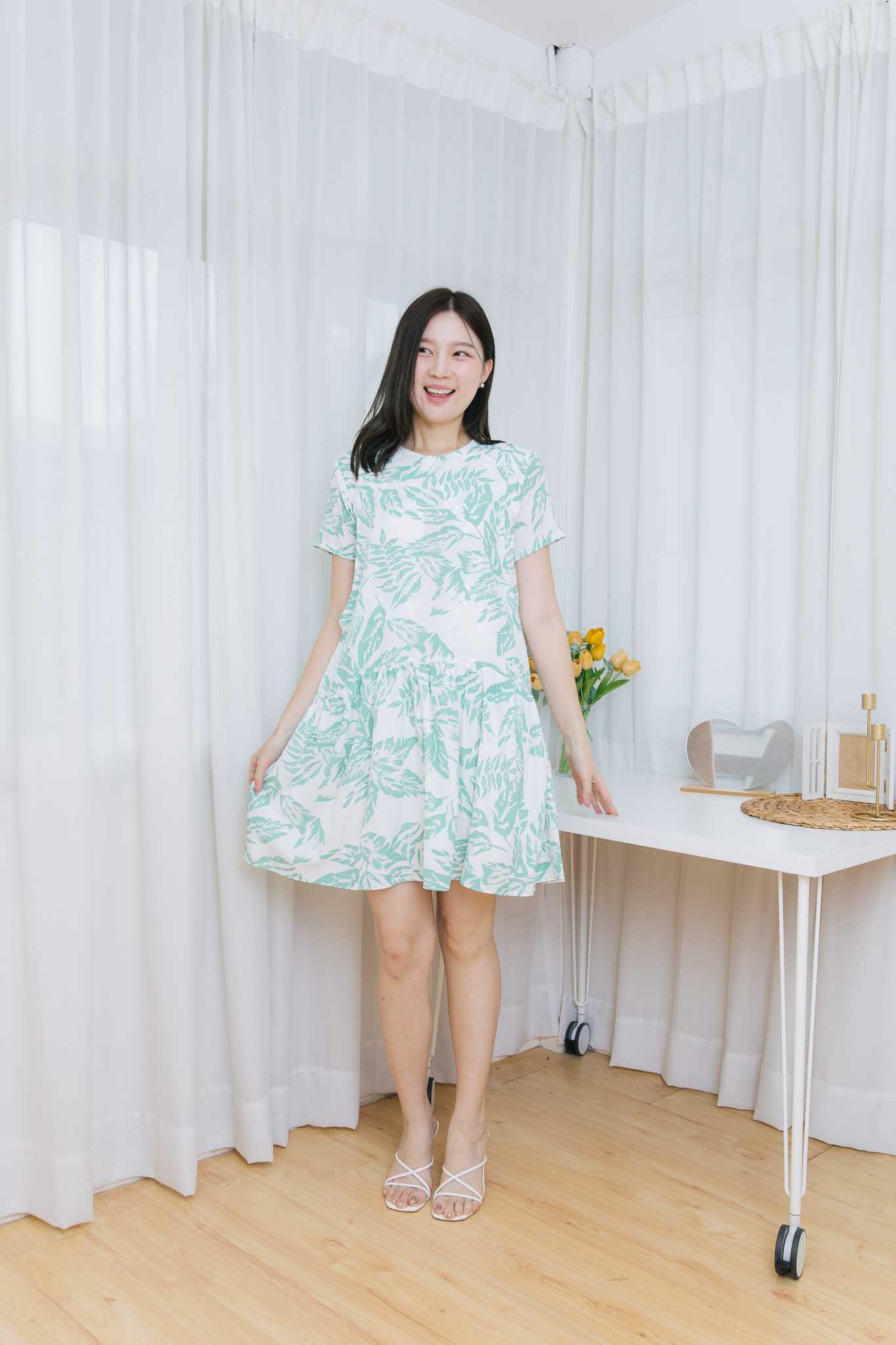 ชุดให้นม Green leaf ruffle dress