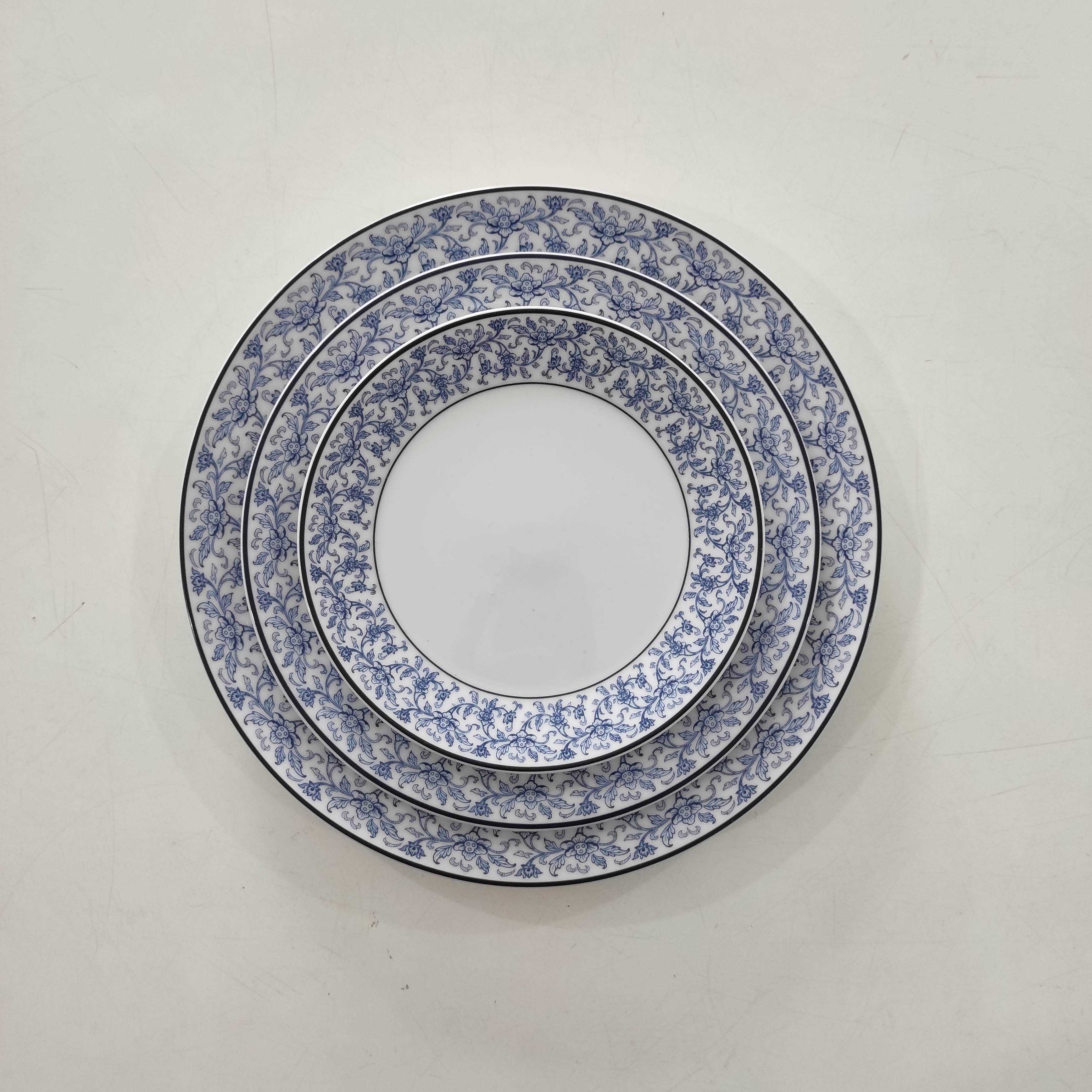 จานกระเบื้องปอร์ซเลน ลายดอกพุดตาล (Royal Cotton Rose) ลายขอบสีน้ำเงิน รอยัล ปอร์ซเลน Royal Porcelain