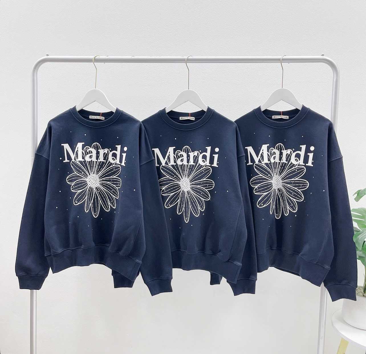 Mardi Flower Stone Sweatshirt (Navy/White)