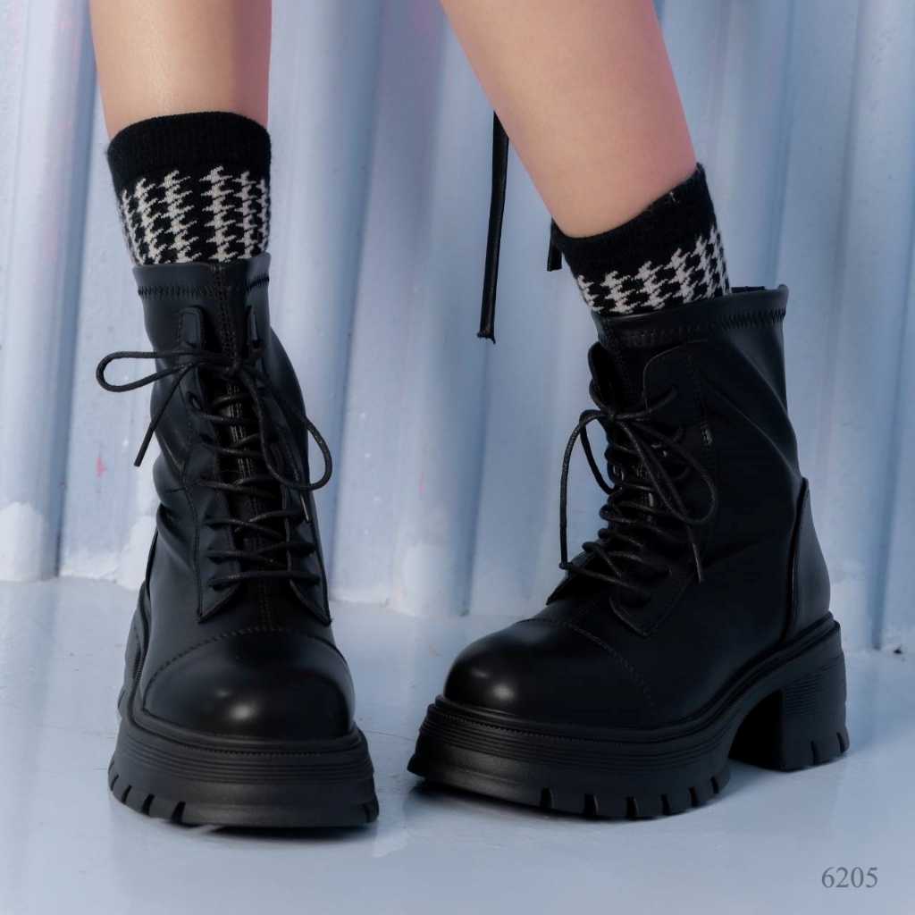 Mellowco รองเท้าบูทหุ้มข้อ ผูกเชือก หนัง PU  รุ่น Call Me Violet  6205