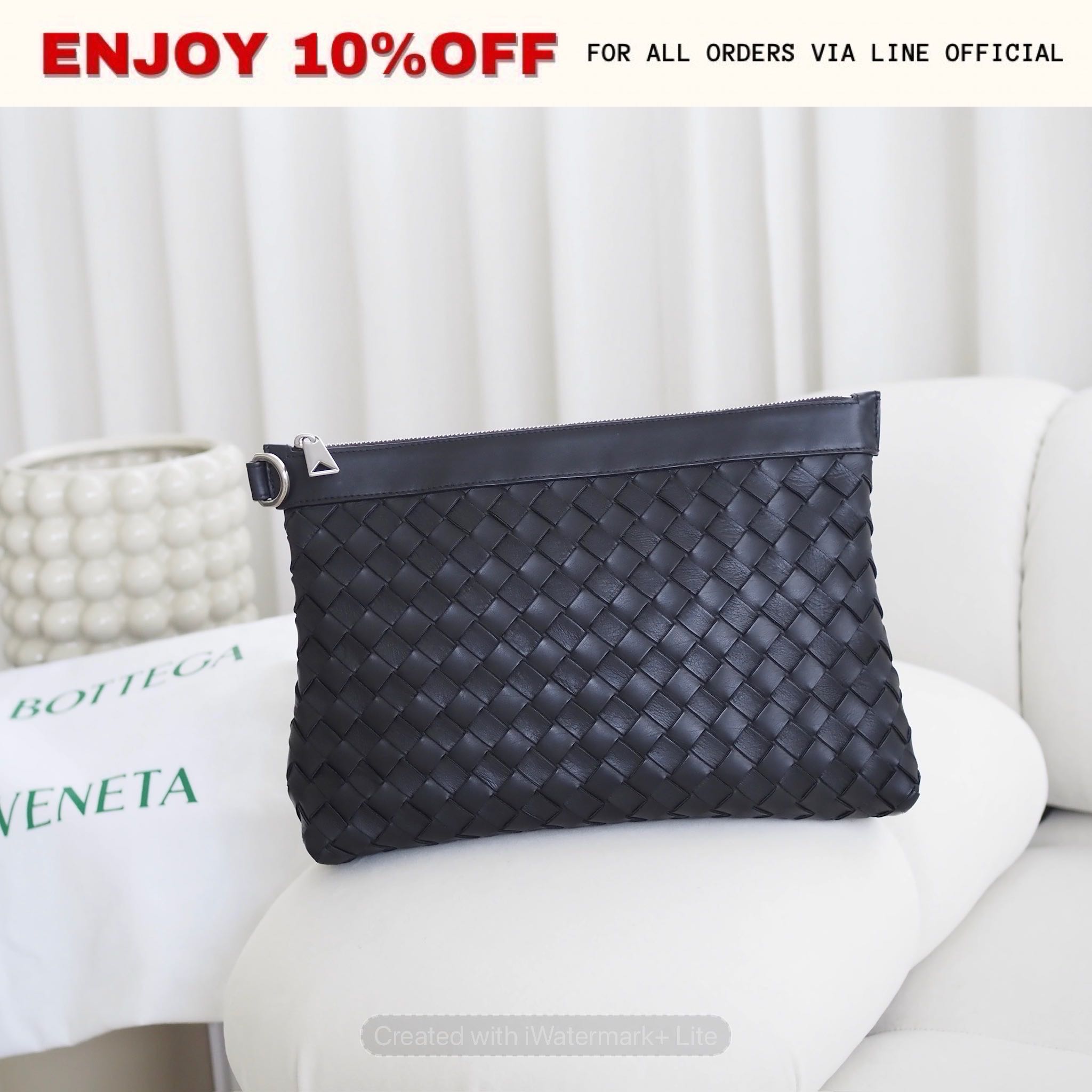 📍LIKE NEW📍BOTTEGA VENETA Medium Intrecciato Zipped Pouch สี Black SHW | Bag