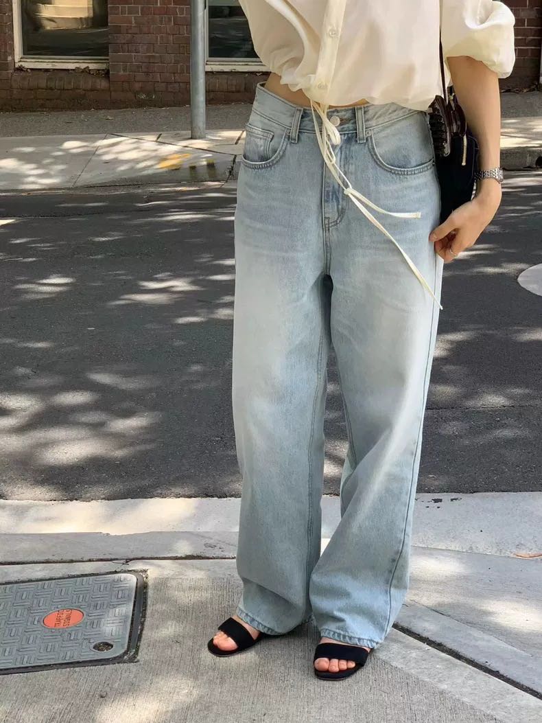 OUCE Light Blue Straight Jeans  (Pre-order 15-20 วัน)  กางเกงยีนส์ทรงตรงเอวสูง สีฟ้าเฟสสวย