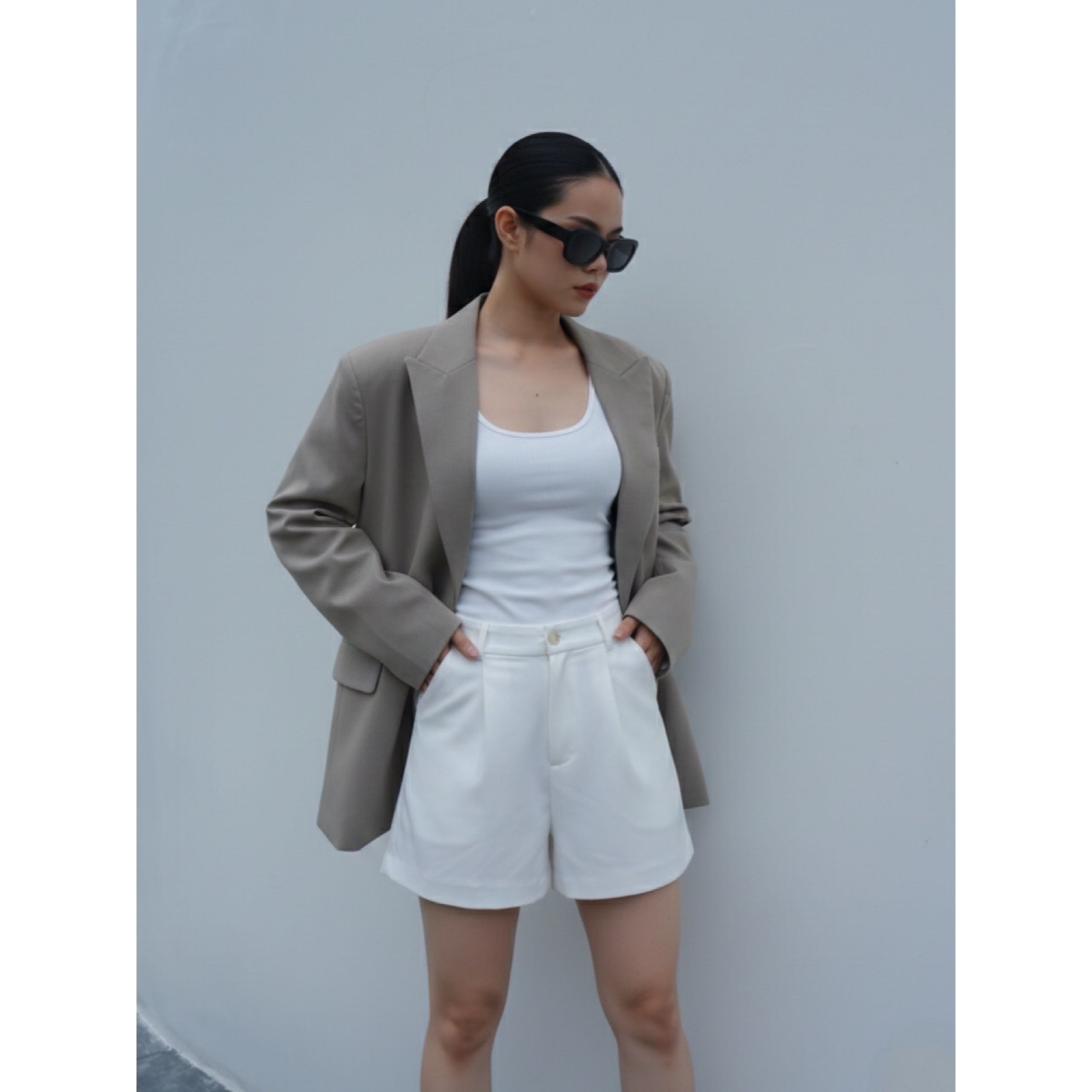 WHITE SHORTS