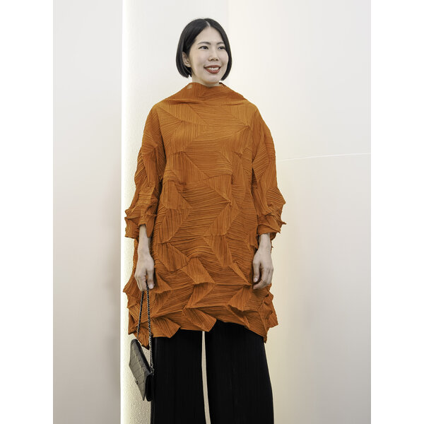 อกถึง60 ยาว31นิ้ว 2MUAY รุ่น CX6392 เสื้อพลีทคุณภาพ ผ้าMatted HIGH NECK ZIG ZAG PLEATED TOP 10 สี...