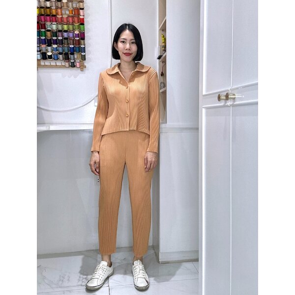 2MUAY รุ่น GJO8762/GJO9082 เซ็ตพลีทคุณภาพ THICK COLLAR BUTTON FRONT TOP WITH PANTS PLEATED SET 8ส...