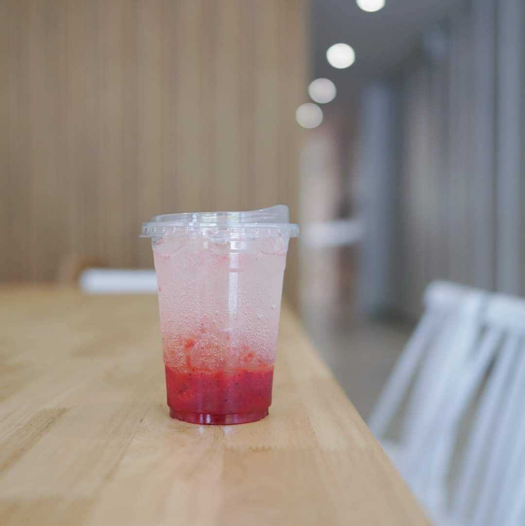 สตรอเบอรี่ ฮันนี่ โซดา / Strawberry Honey Soda