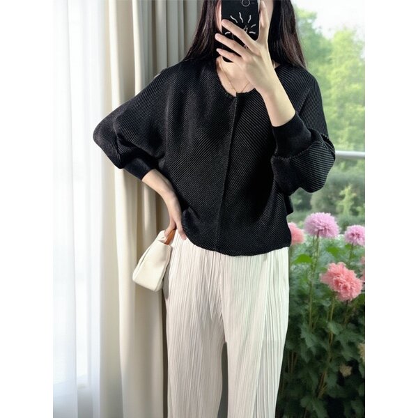 2MUAY รุ่น PP62963 3สี DIAGONAL CUFF SLEEVE PLEATED TOP FREE SIZE