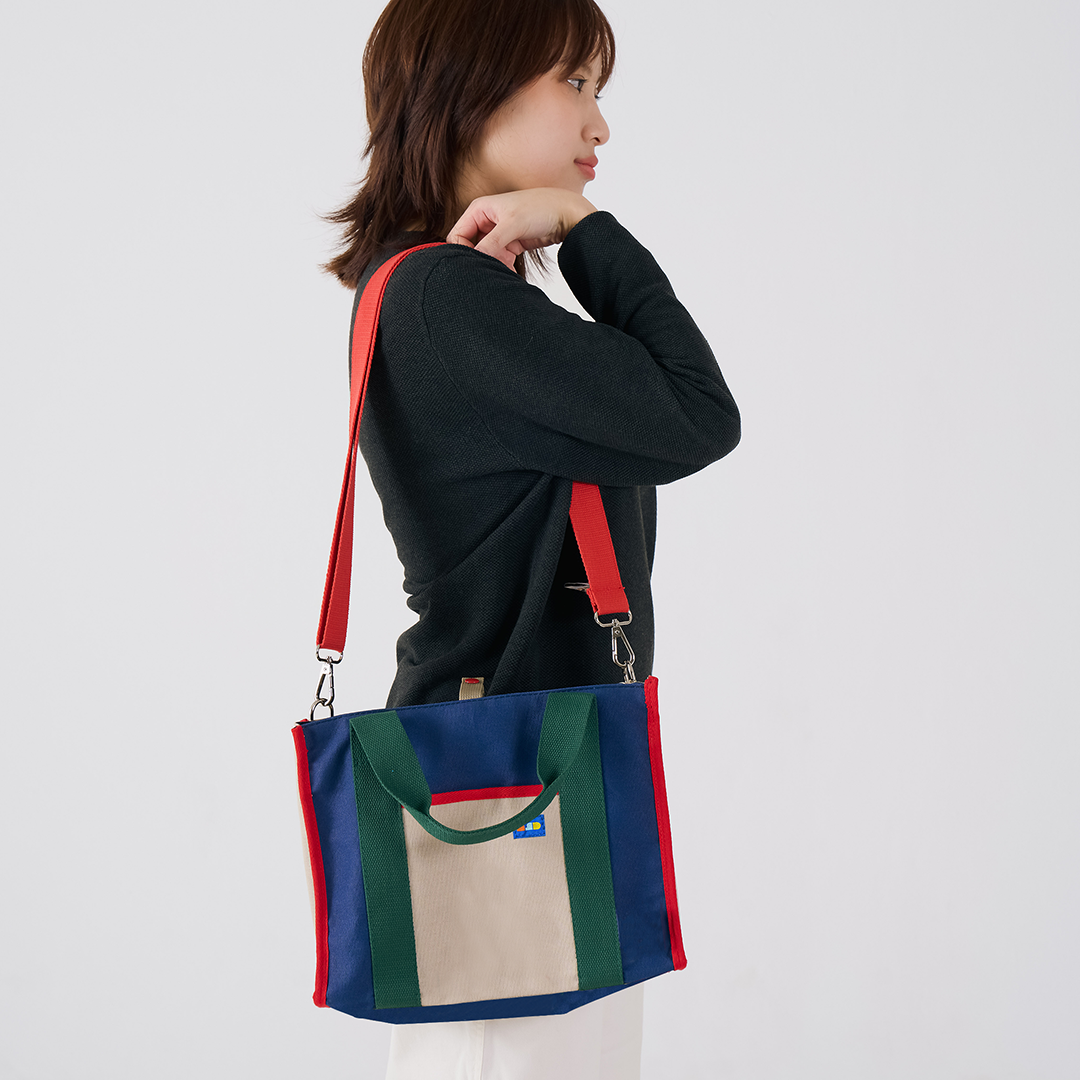 NAVY BLUE / TOTE BOX by Ngd goods กระเป๋าสะพายทรงกล่องทำจากผ้าแคนวาสสีไม่ตก ใส่ไอแพต โน๊ตบุคได้